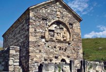 Первые итоги реставрации: обрушилась стена древнего храма «Тхаба-Ерды» Первые итоги реставрации: обрушилась стена древнего храма "Тхаба-Ерды"