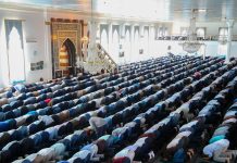 «Топтались по коврам»: мусульмане недовольны рейдами в подмосковных мечетях