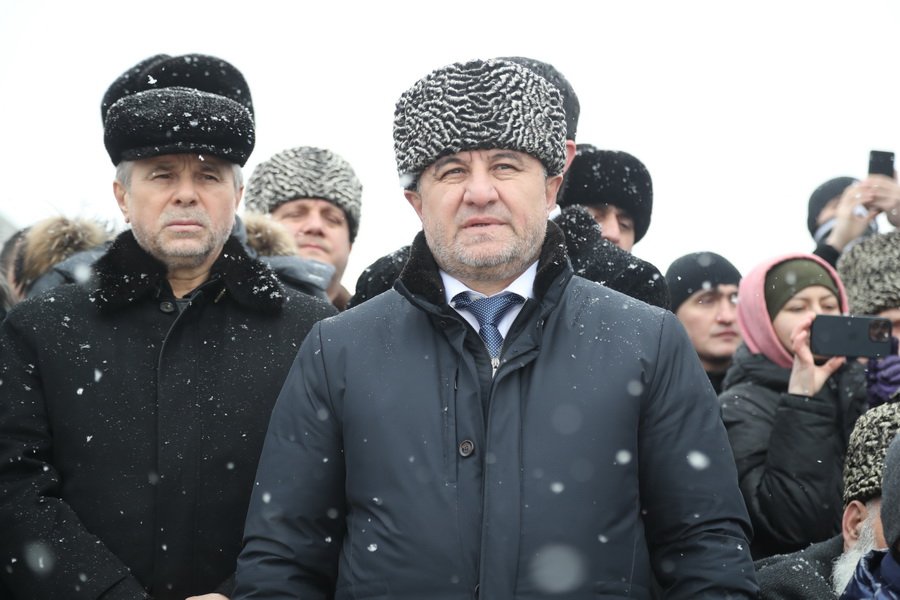 Глава Миннаца Ваха Беков (на переднем плане). Фото пресс-службы правительства РИ