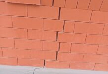 Жительница Карабулака пожаловалась на разрушение дома из-за прорыва трубопровода Жительница Карабулака пожаловалась на разрушение дома из-за прорыва трубопровода