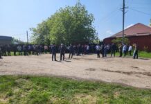 Тысячи жителей Ингушетии съезжаются на похороны четырехлетней Самиры Тысячи жителей Ингушетии съезжаются на похороны четырехлетней Самиры