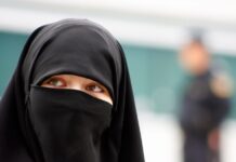 Выдана замуж за боевика подростком — история Лейлы Гатагажевой, которую обвиняют в участии в ИГИЛ