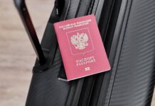 Россиян, лишенных права на выезд, обязали сдавать загранпаспорта