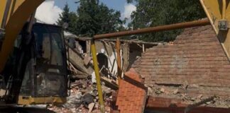 Рабочие разрушили заборы и газовые трубы домов в Ингушетии, несмотря на запрет суда