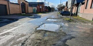 Оставили большие ямы: в Сунже пожаловались на ложный отчет властей о ремонте дорог